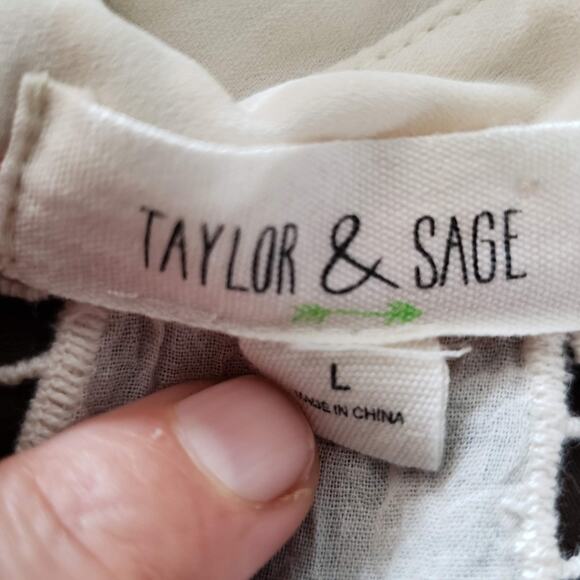 Taylor & Sage Crocheted Button Down - L - Picture 5 of 6